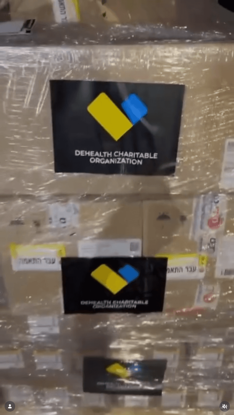 Запакована коробка медикаментів від DeHealth, готова до відправлення партнерам «V tobi, Ukraine» у Харкові